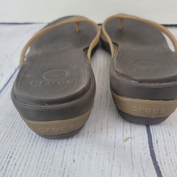 Crocs Size 9 Women's Flip-Flop Wedge Heel Sandals Beach Pool Comfort Lightweight - Picture 4 of 8